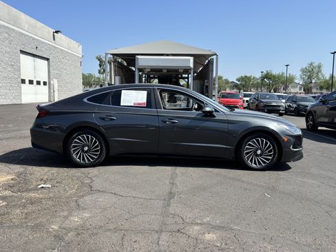 Used 2023 Hyundai Sonata Limited FWD image 2