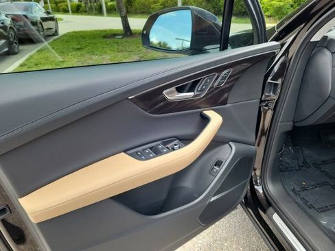 Certified 2025 Audi Q7 3.0T Prestige AWD/4WD image 18