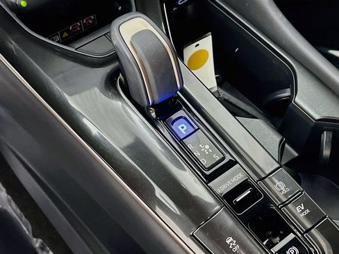 Certified 2025 Toyota Crown Signia AWD/4WD image 15