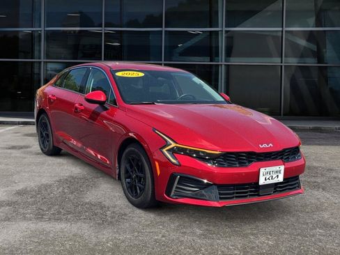 Used 2025 Kia K5 LXS FWD image 3