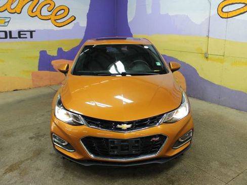 Used 2017 Chevrolet Cruze LT FWD image 3