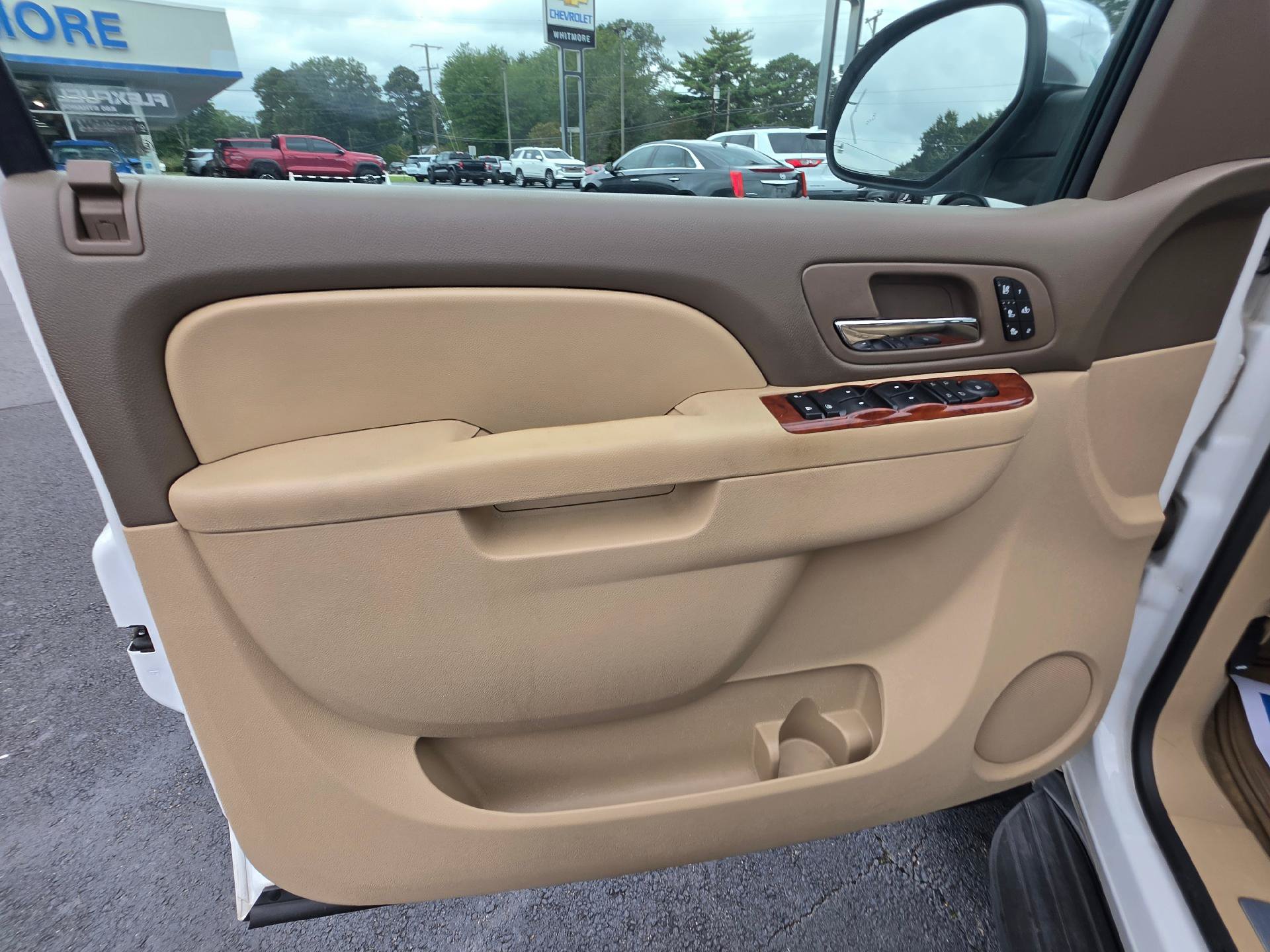 Used 2014 Chevrolet Suburban LTZ AWD/4WD image 16