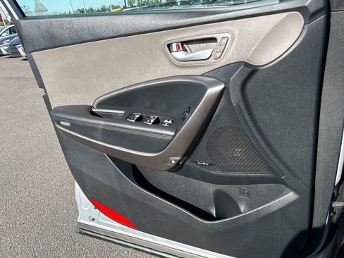 Used 2017 Hyundai Santa Fe AWD image 13