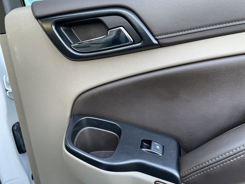 Used 2020 Chevrolet Suburban LT image 19