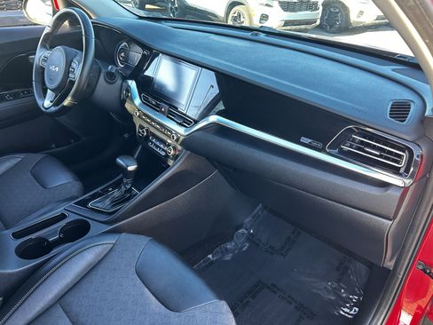 Certified 2022 Kia Niro LXS image 11