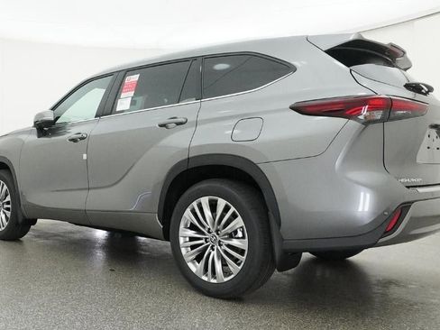 New 2026 Toyota Highlander Platinum AWD/4WD image 21