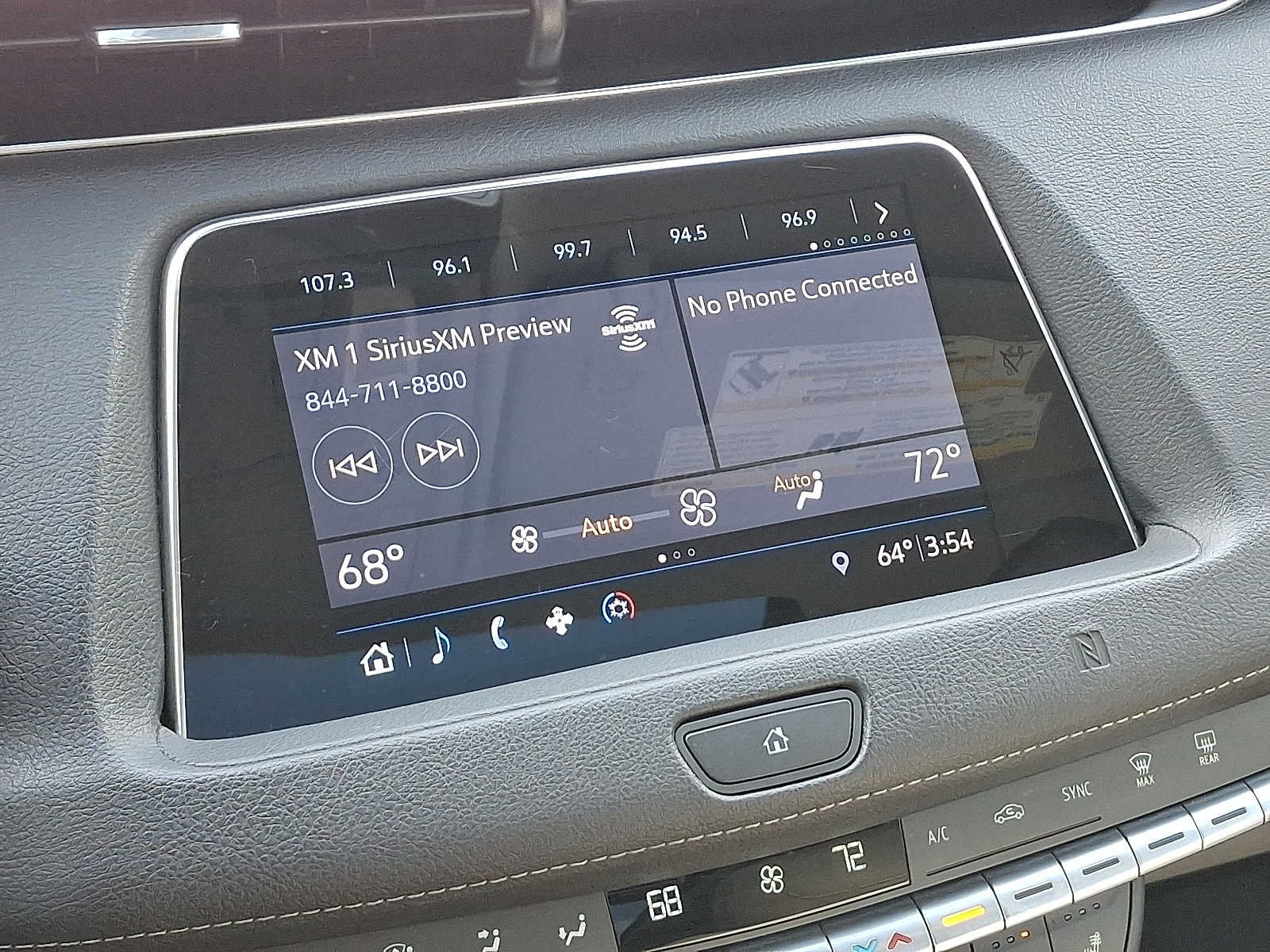 Used 2019 Cadillac XT4 Premium Luxury w/ Enhanced Visibility Package AWD/4WD image 17