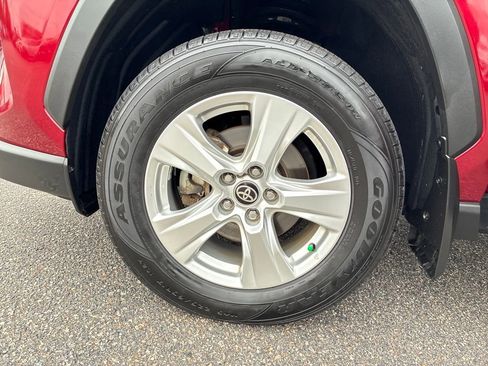 Used 2021 Toyota RAV4 XLE image 27