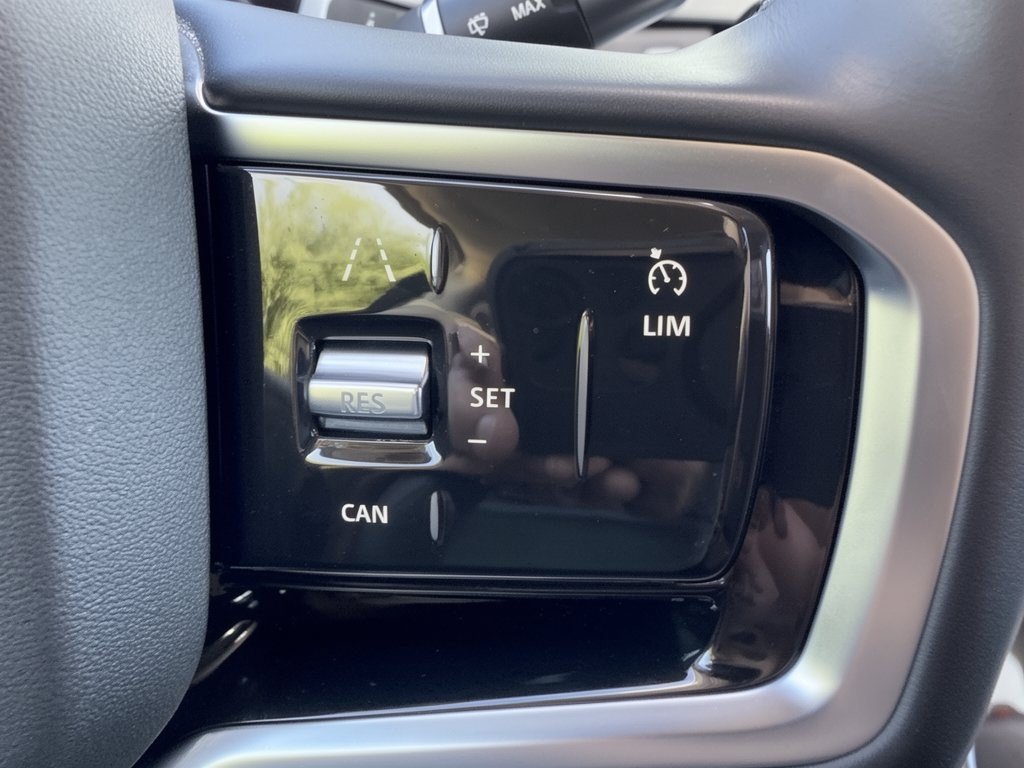Used 2022 Land Rover Range Rover Evoque SE AWD/4WD image 19