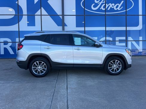 Used 2022 GMC Terrain SLT w/ Tech Package image 8