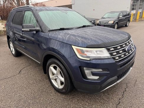 Used 2017 Ford Explorer XLT w/ Equipment Group 202A image 7