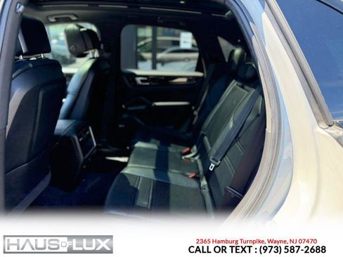 Used 2020 Porsche Cayenne AWD/4WD image 12