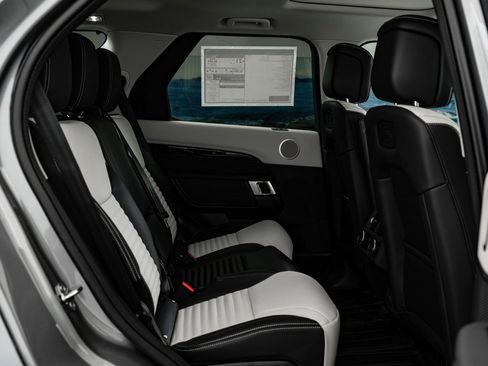 New 2026 Land Rover Discovery S image 47