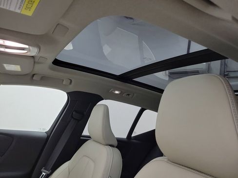 Certified 2023 Volvo XC40 B5 Ultimate w/ Climate Package image 19