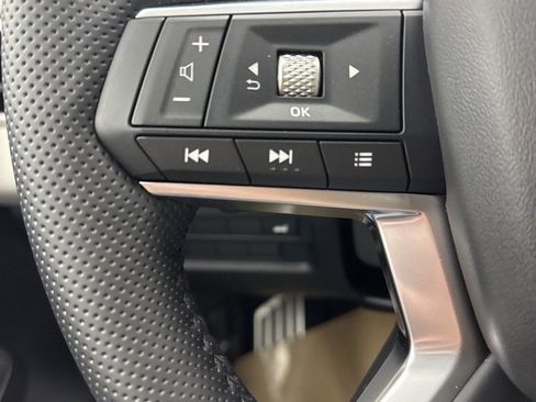 New 2025 Mitsubishi Outlander SE image 19