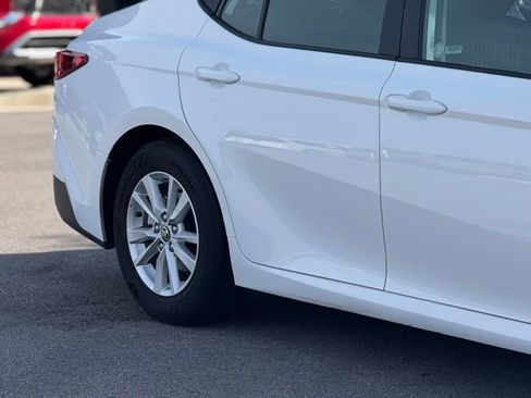 Used 2025 Toyota Camry LE image 5