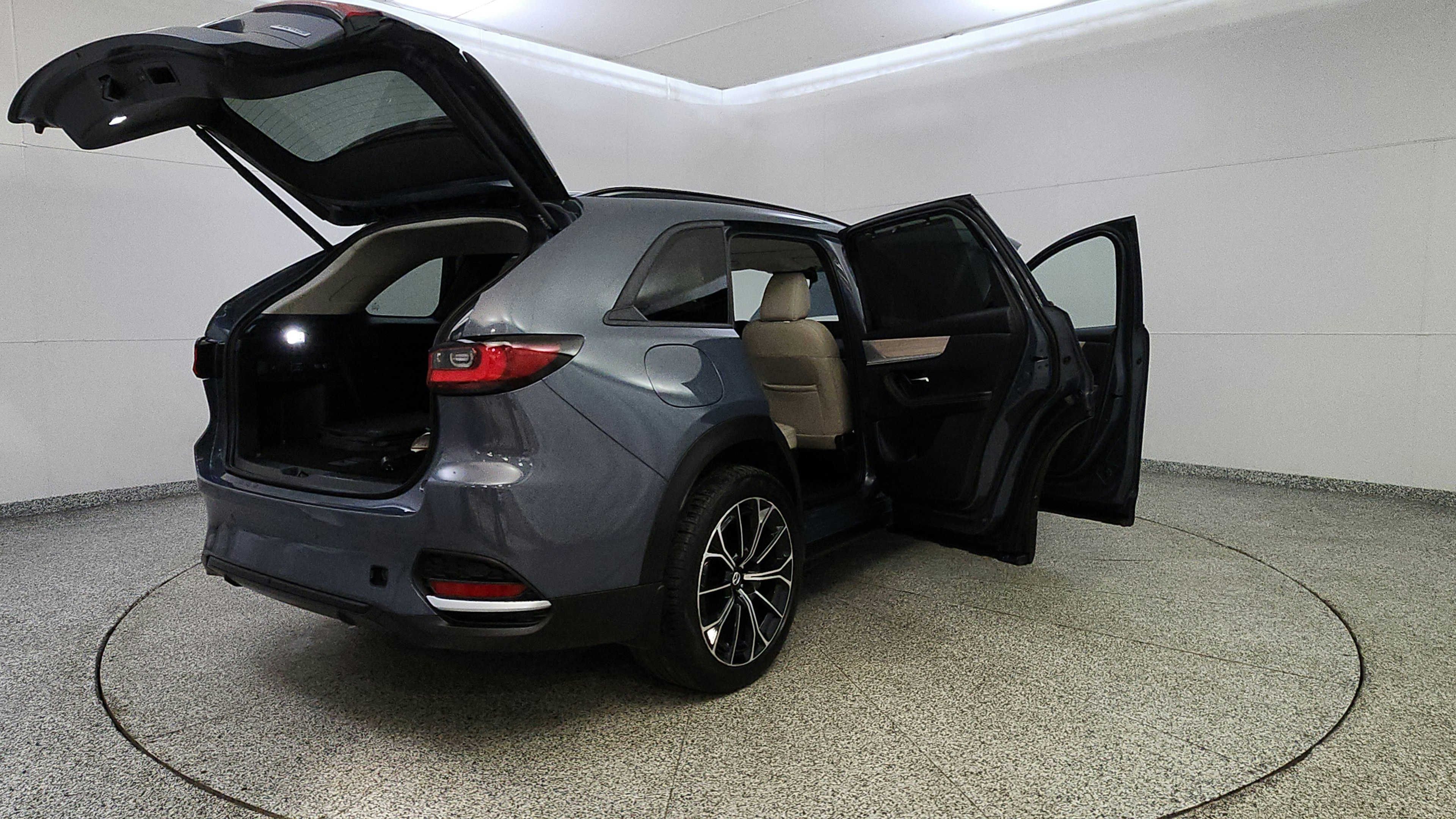 Used 2025 MAZDA CX-70 Plug-In Hybrid w/ Premium Pkg AWD/4WD image 12