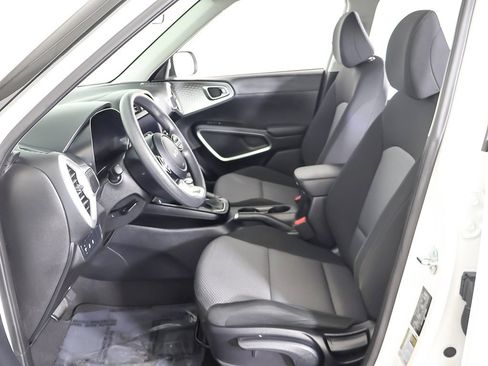 Used 2023 Kia Soul LX image 28