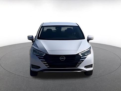 Used 2025 Nissan Versa SV image 2