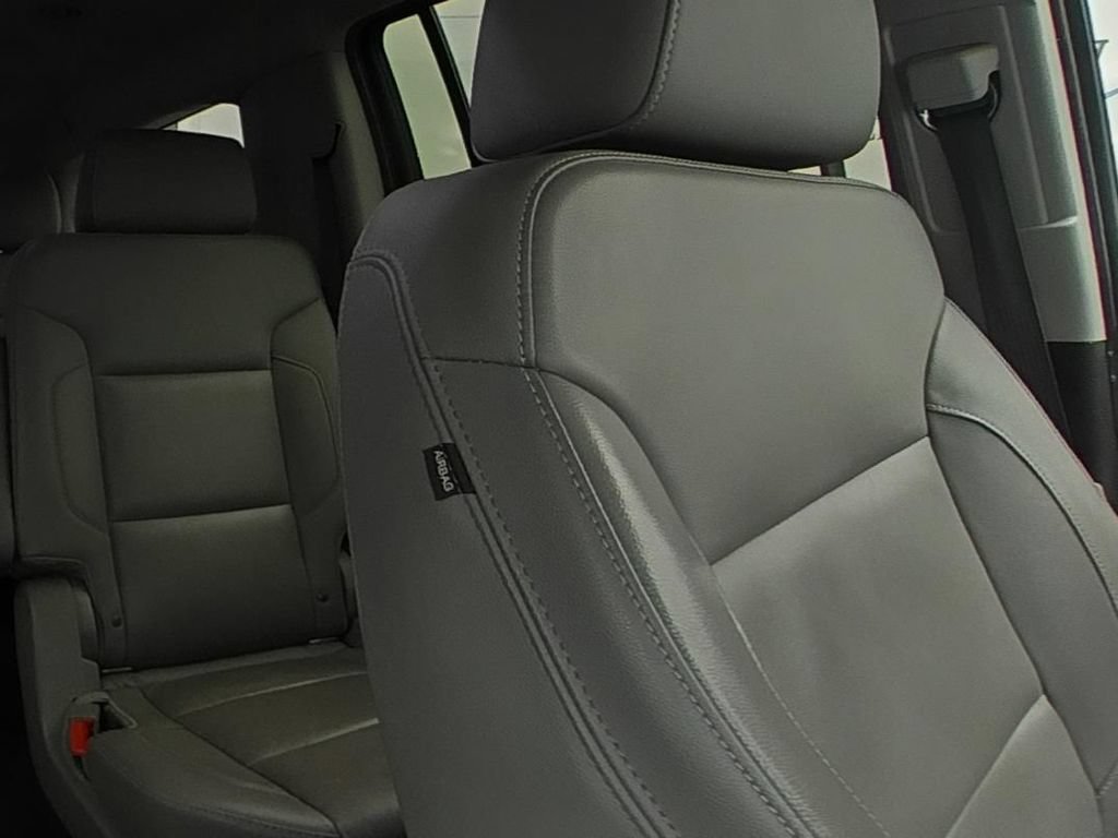 Used 2020 Chevrolet Suburban LT w/ LT Midnight Edition RWD image 11