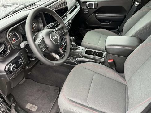 Used 2025 Jeep Wrangler Unlimited Rubicon AWD/4WD image 26