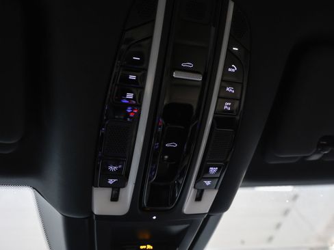 Certified 2019 Porsche Cayenne E-Hybrid AWD/4WD image 40