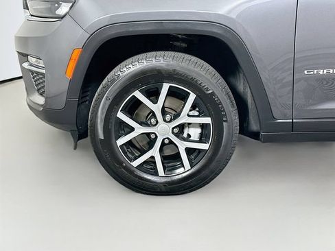 Used 2025 Jeep Grand Cherokee Limited AWD/4WD image 37