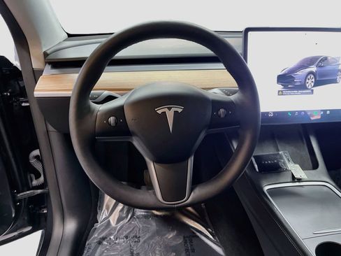 Used 2024 Tesla Model Y Long Range AWD/4WD image 10