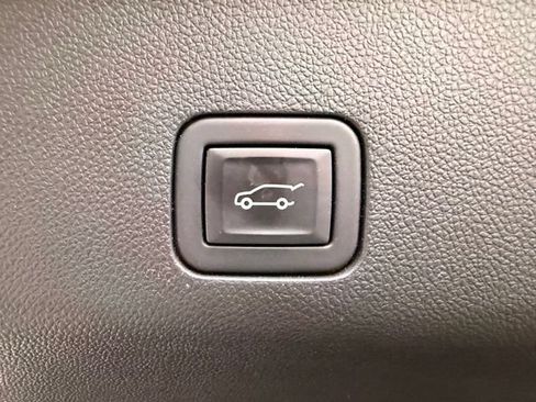 Used 2024 GMC Yukon SLT w/ SLT Luxury Package AWD/4WD image 10