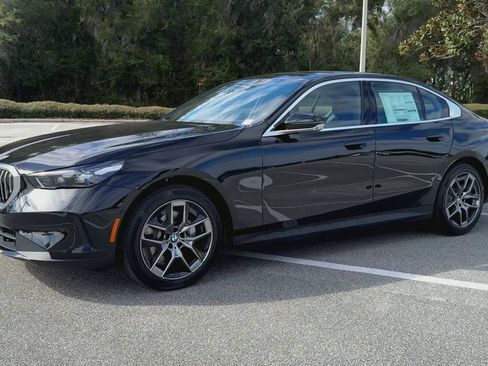 New 2026 BMW 530i xDrive w/ Premium Package image 4