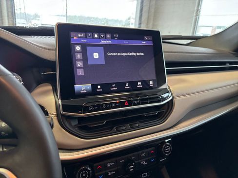 Used 2025 Jeep Compass Limited image 20