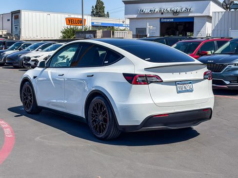 Used 2022 Tesla Model Y Performance AWD/4WD image 2