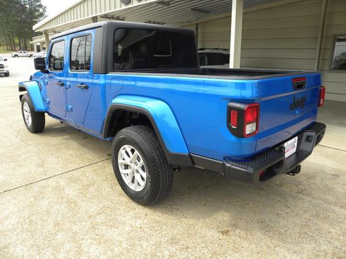 Used 2023 Jeep Gladiator Sport image 7