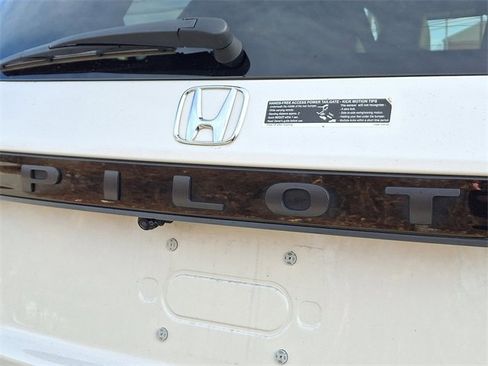 Certified 2025 Honda Pilot Black Edition image 34