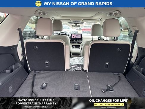 New 2026 Nissan Pathfinder SL image 8