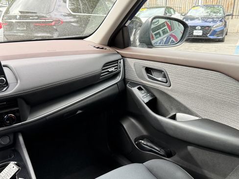 Used 2023 Nissan Rogue S AWD/4WD image 16