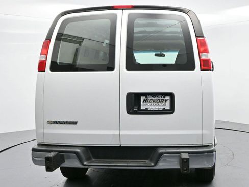 Used 2022 Chevrolet Express 2500 w/ Driver Convenience Package image 6