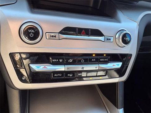 Used 2022 Ford Explorer XLT w/ Equipment Group 202A image 19