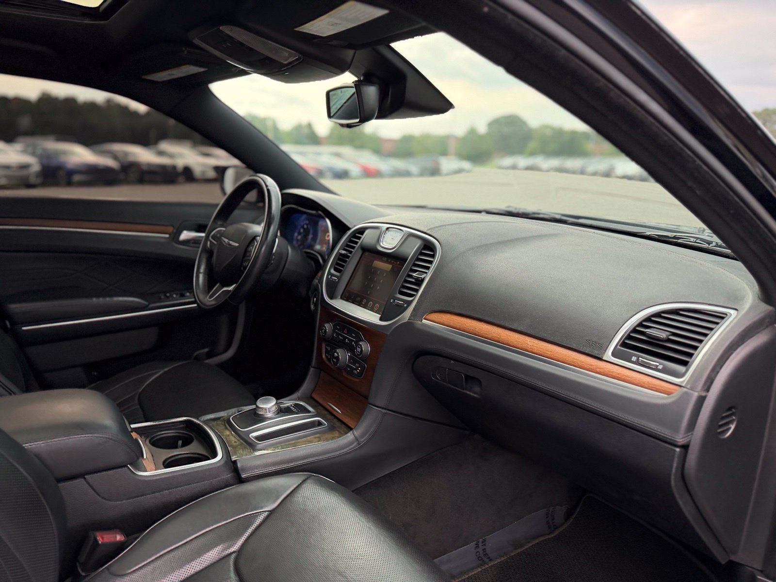 Used 2015 Chrysler 300 C Platinum w/ Harman/Kardon Audio Group RWD image 23