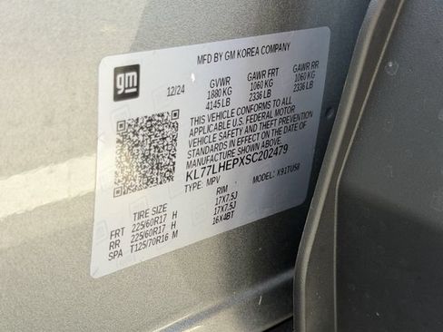 Used 2025 Chevrolet Trax LT FWD image 23