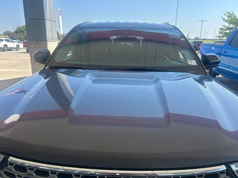 Used 2023 Ford Explorer Limited AWD/4WD image 3