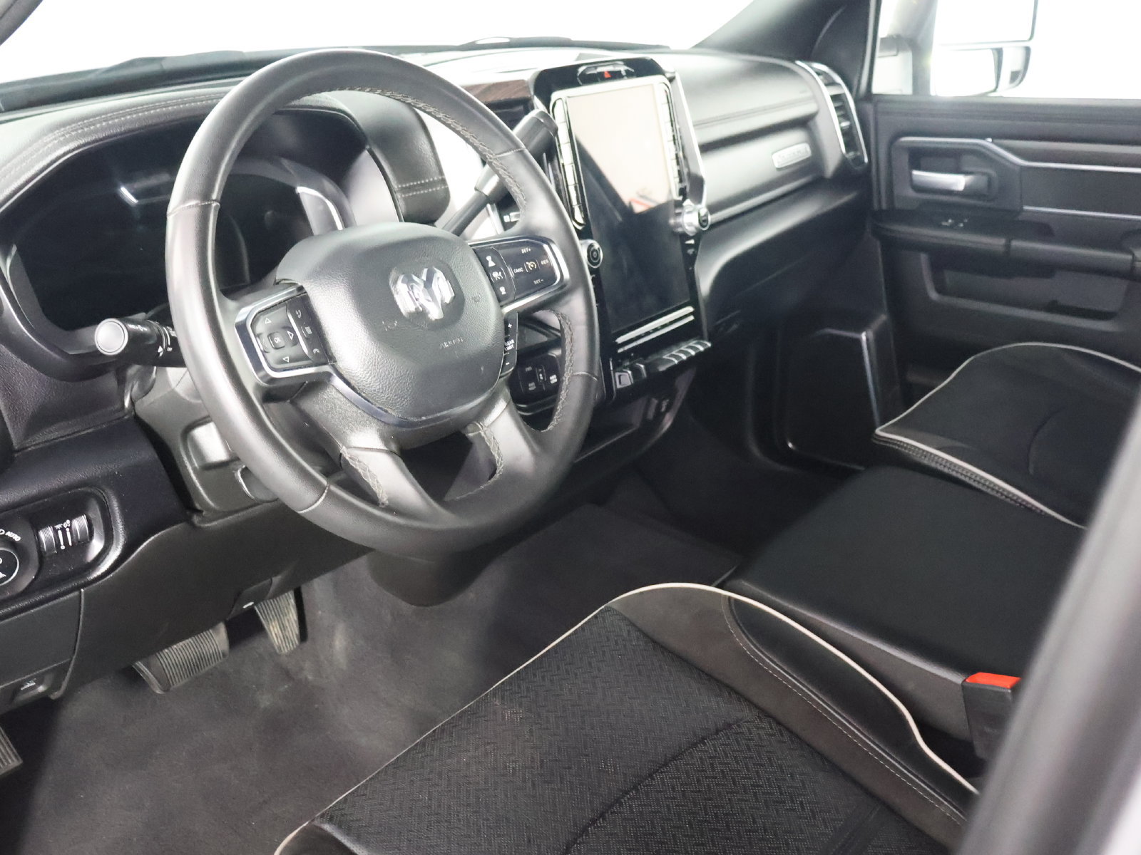 Used 2026 RAM 2500 Laramie AWD/4WD image 30
