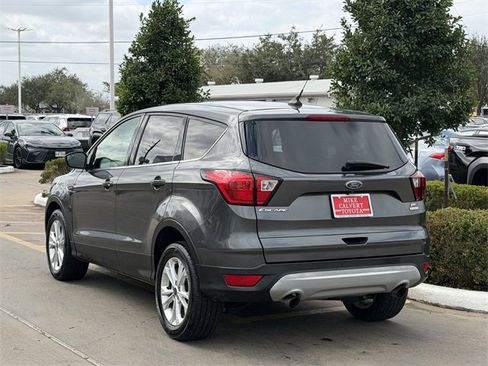 Used 2019 Ford Escape SE image 5