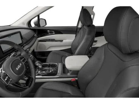 Used 2024 Kia Carnival EX image 12