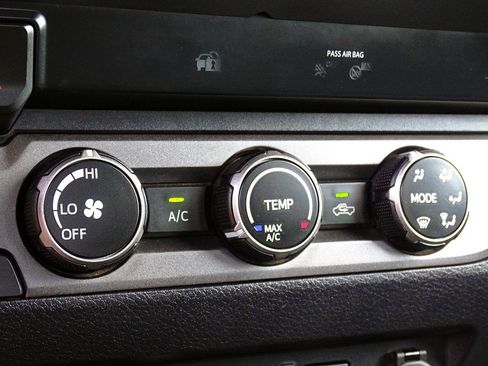 Used 2019 Toyota Tacoma TRD Sport w/ Technology Package AWD/4WD image 30