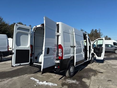 Used 2025 RAM ProMaster 2500 w/ Convenience Group image 16