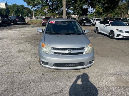 Used 2006 Scion xA FWD image 2