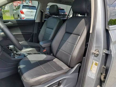 Used 2021 Volkswagen Tiguan SE w/ Panoramic Sunroof Package AWD/4WD image 11