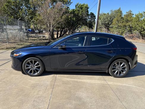 Used 2019 MAZDA MAZDA3 Base 4dr Hatchback image 6