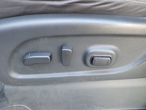 Used 2020 Nissan Titan SV w/ SV Convenience Package image 24